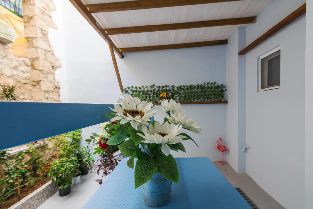 Wonderful Renovated Apartment With Private Patio Athene Buitenkant foto
